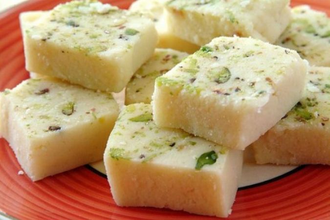 कलाकन्द की रेसिपी | Kalakand recipe in Hindi | Kaise banayen kalakand |  रेसिपी | Recipe in Hindi | Nishaindia.com
